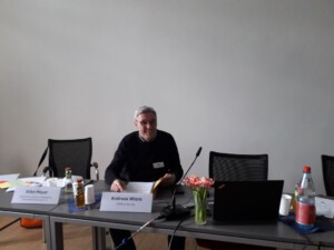 Projektleiter Andreas Wiere im Workshop "Prävention und Intervention in Kitas" © SLFG e.V. Projektleiter Andreas Wiere im Workshop "Prävention und Intervention in Kitas" © SLFG e.V.