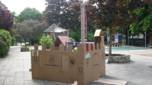 Pappburg Kinderhaus Regenbogen © Grit Weisbach Pappburg Kinderhaus Regenbogen © Grit Weisbach